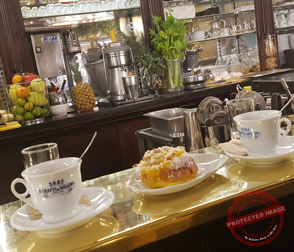coffee-cups-with-brioche-at-the-counter