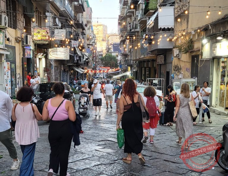 tour a piedi napoli centro storico